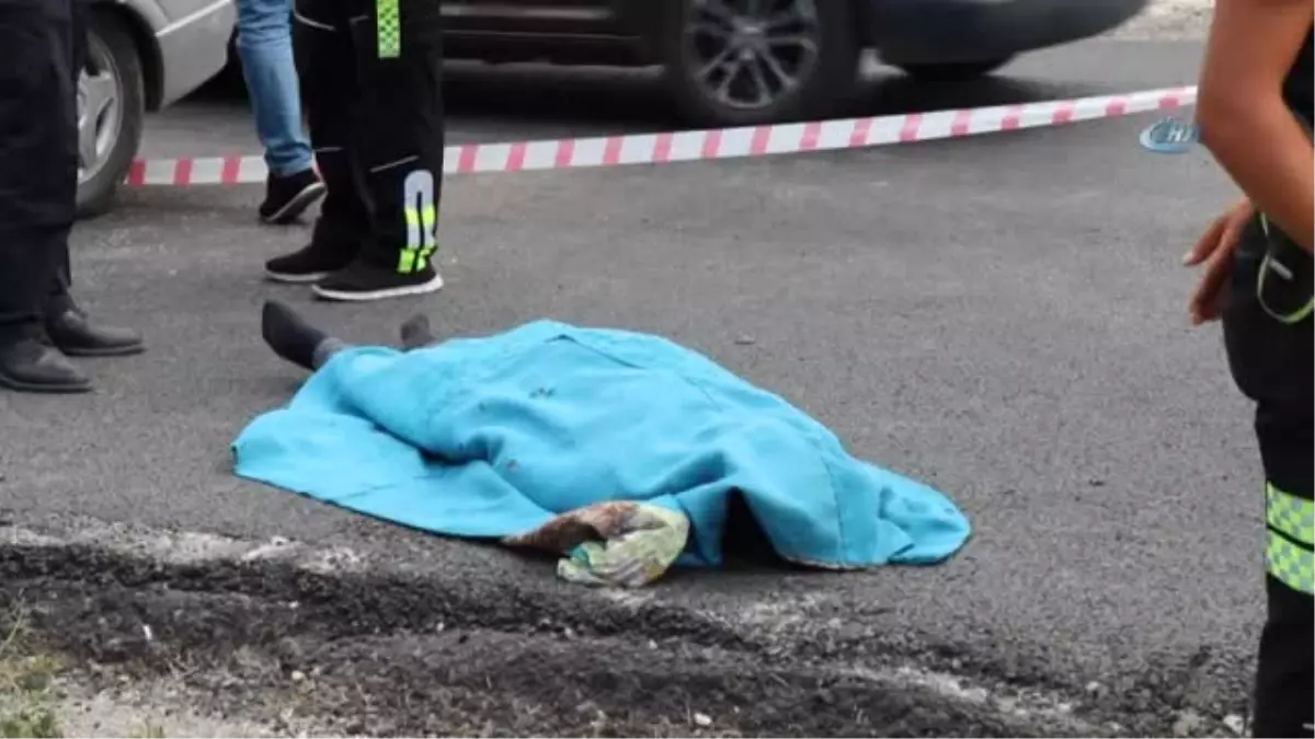 Hız Yolu Değil, Hayatı Kısaltır" Pankartı Bulunan Üst Geçide Çarpan Sürücü Hayatını Kaybetti