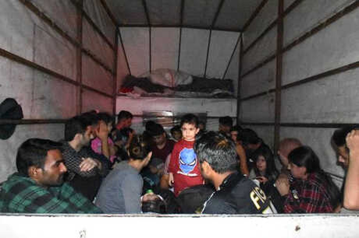 İhbar Üzerine Durdurulan Kamyonetten 30 Kaçak Çıktı