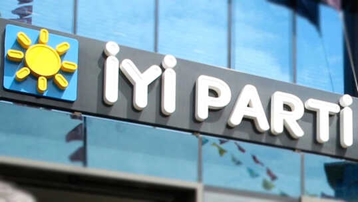 İyi Parti\'de İl Yönetimlerinin İstifası İstendi