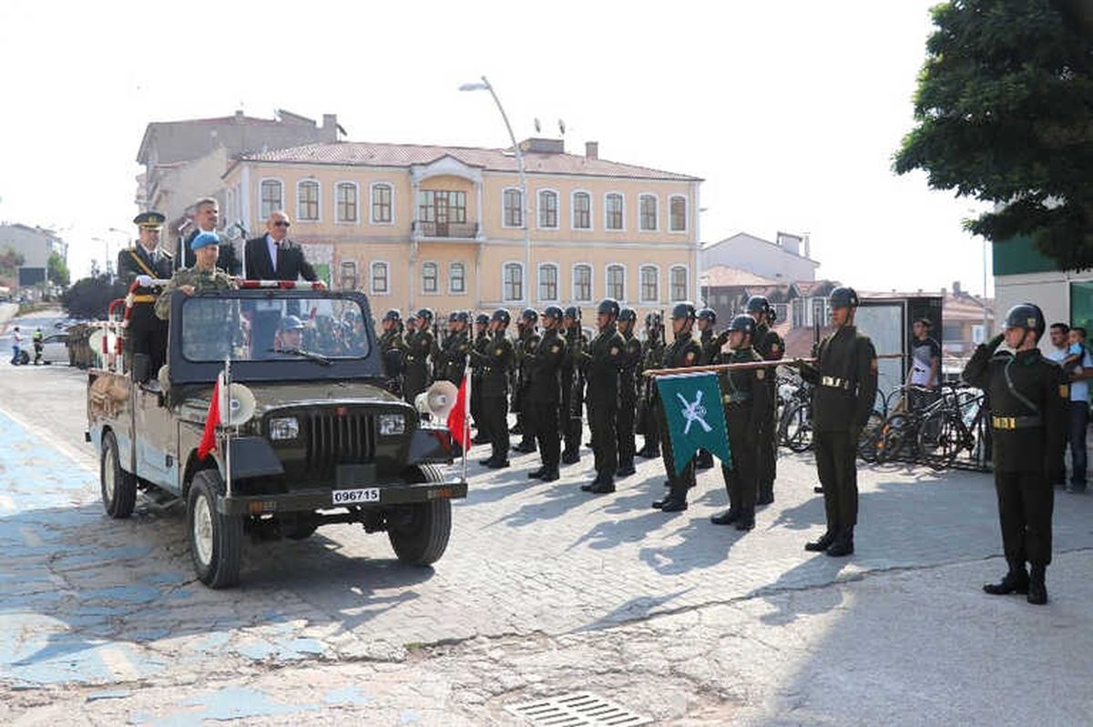 Komandolar Şehir Merkezini İnletti