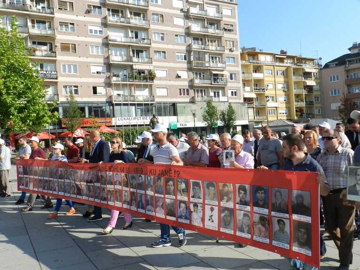 Kosovalılar Dünya Kayıp Kişiler Günü\'nde Yürüdü