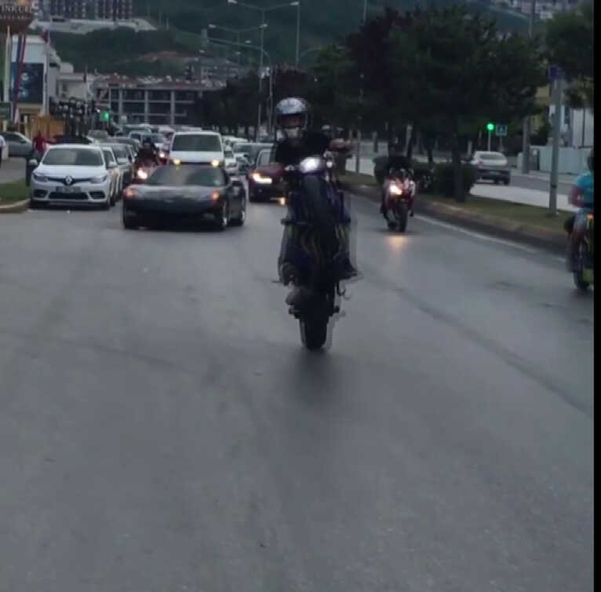 Lüks Otomobilli Trafik Magandası Düğün Konvoyu Önünde Drift Attı