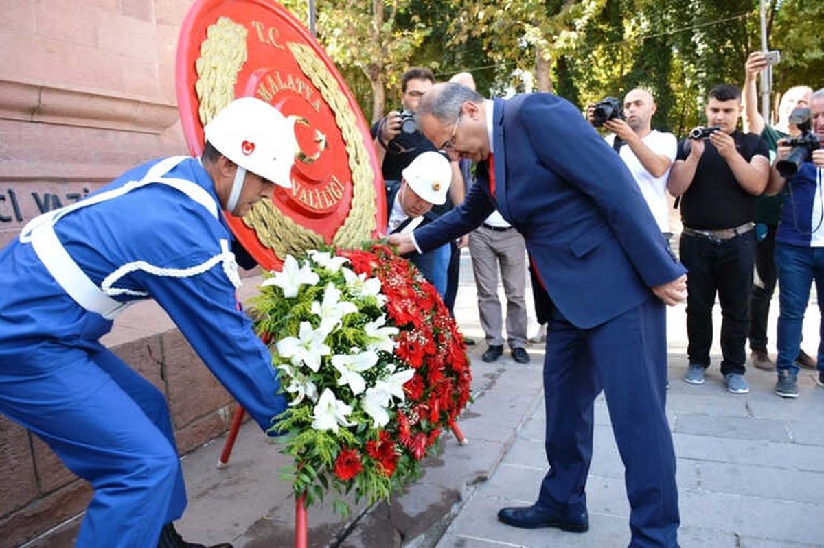 Malatya\'daki Kutlamalarda Helikopter Gövde Gösterisi Yaptı