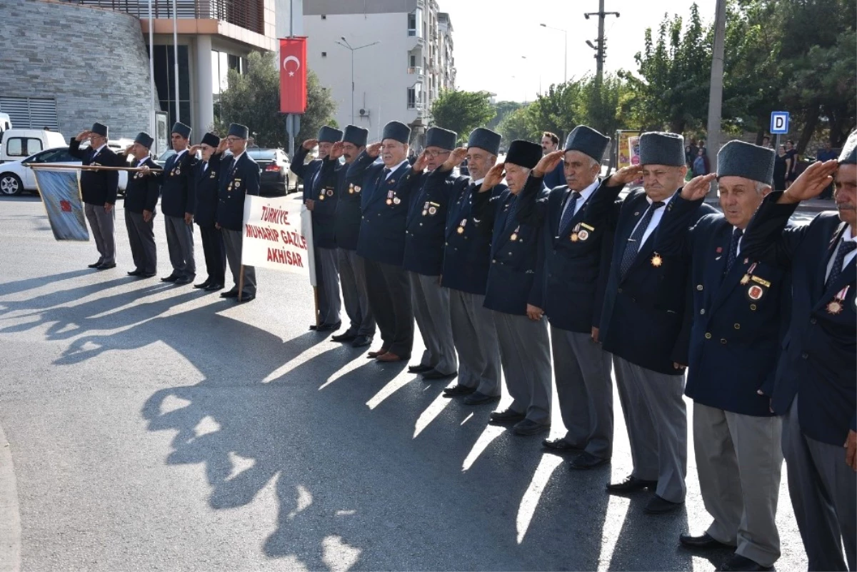 Manisa\'nın İlçelerinde \'Zafer\' Coşkusu