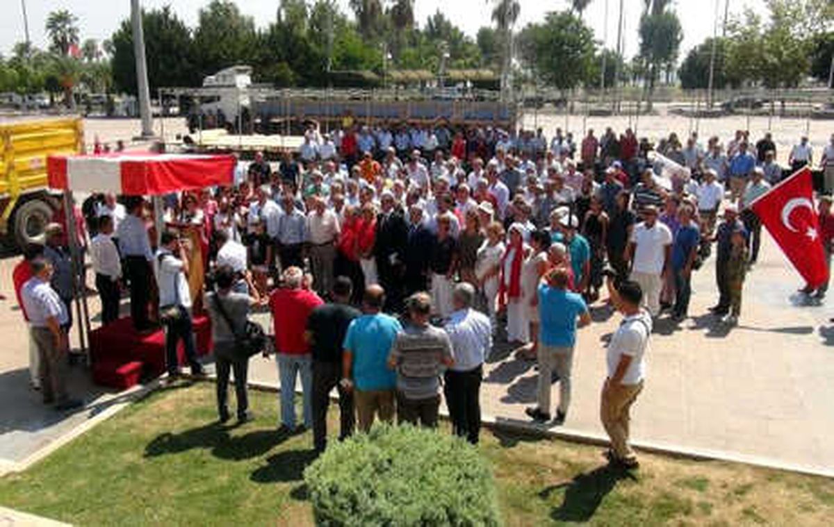 Mersin\'de CHP\'den Alternatif 30 Ağustos Kutlaması