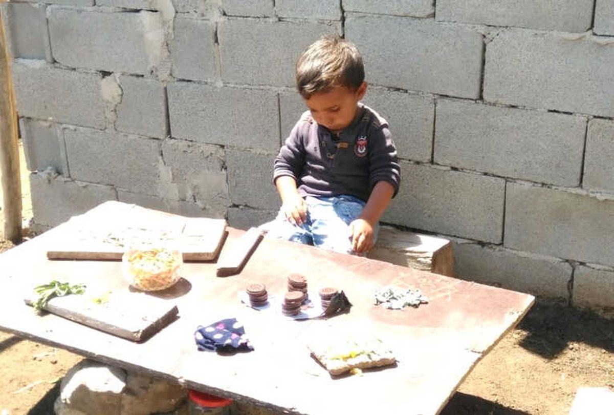 Minik Çocuk Susayınca Engel Tanımadı