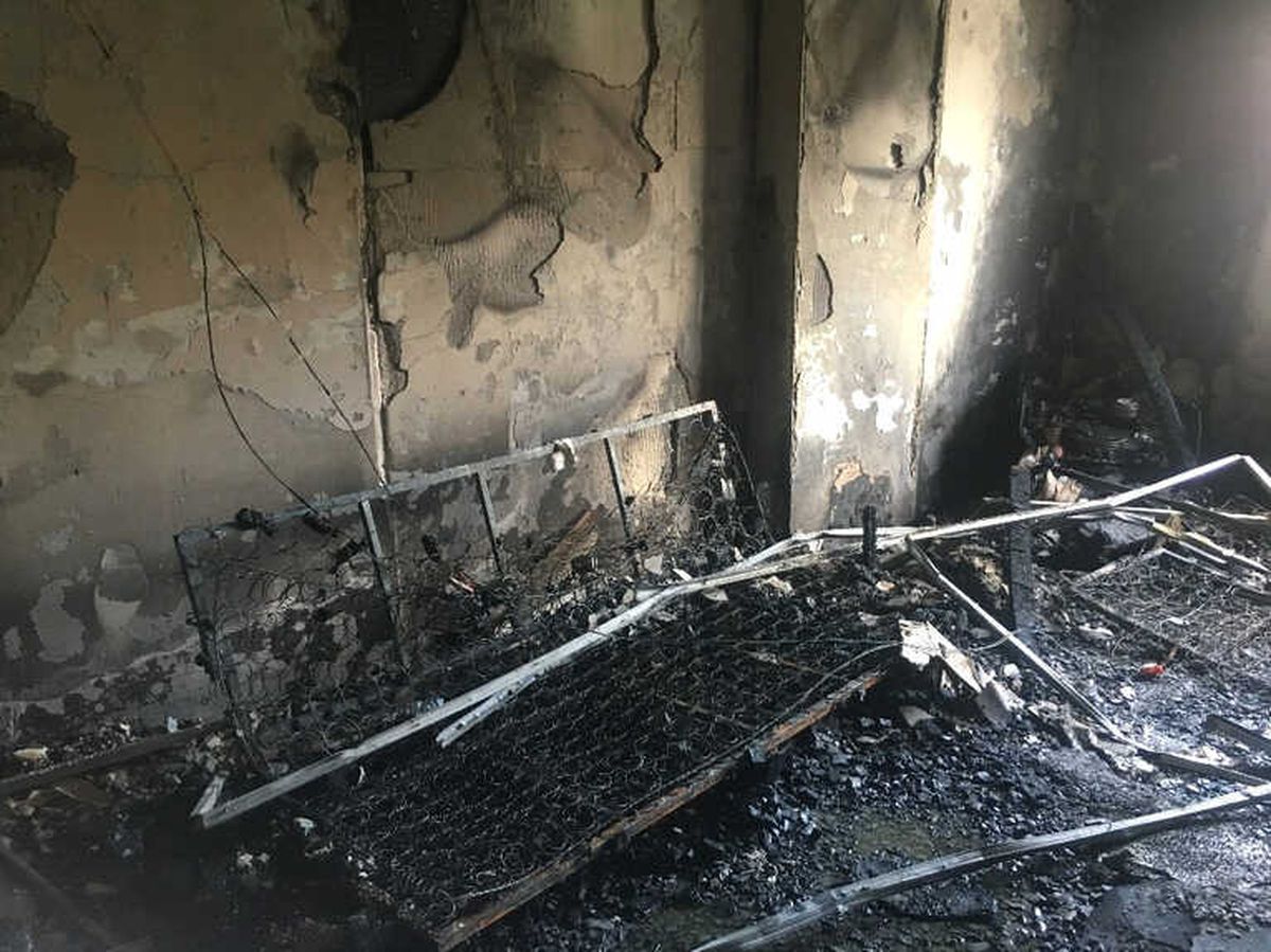 Kağıthane\'de 5 Katlı Apartmanın Birinci Katında Çıkan Yangında Ev Küle Döndü