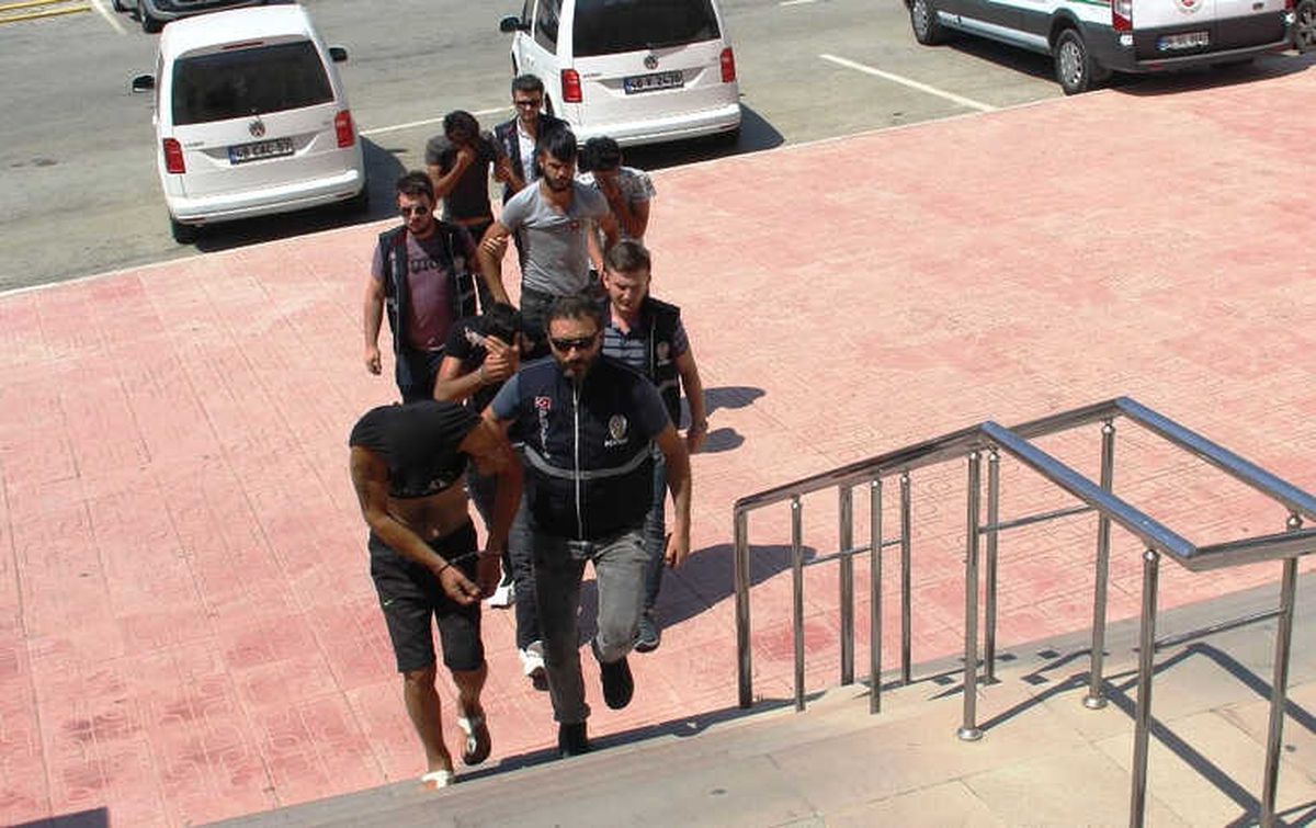 Şaşkın Hırsızlar Çaldıkları Para Kasasını Kaçarken Düşürdü