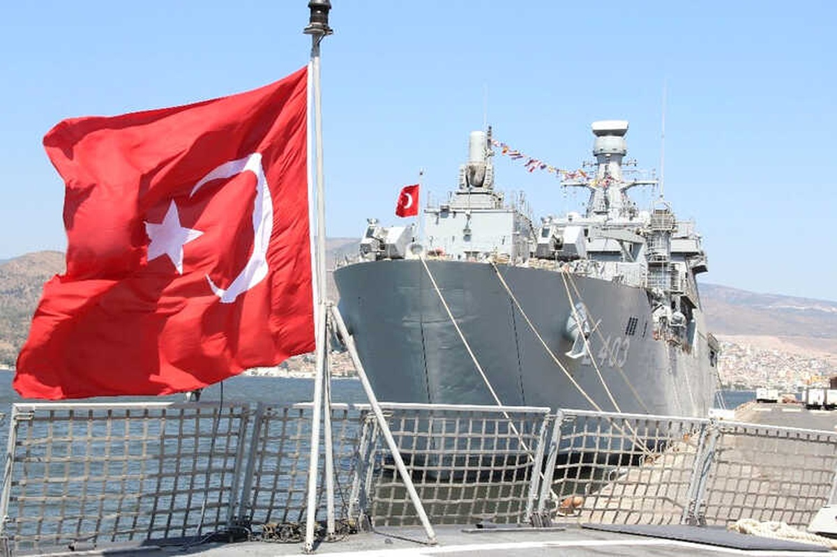 Savaş Gemileri Halkın Ziyaretine Açıldı