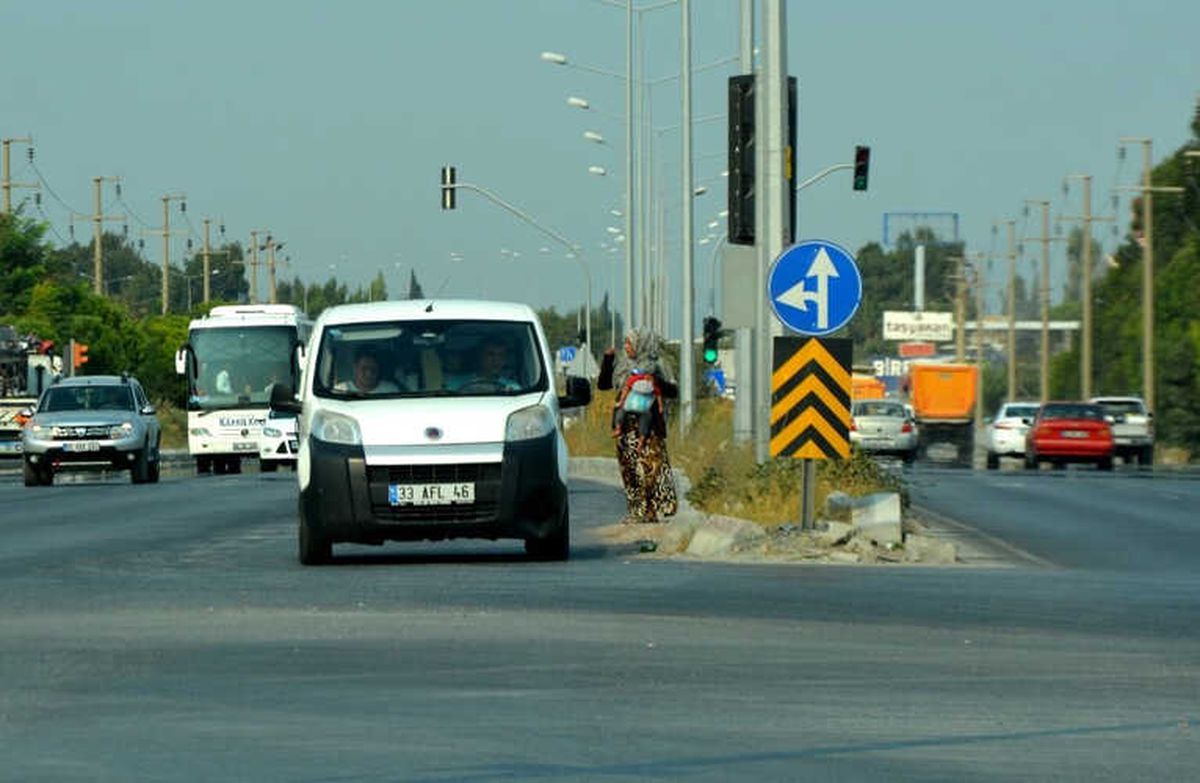 Söke\'de Dilenciler Kendilerini ve Araçları Tehlikeye Atıyor