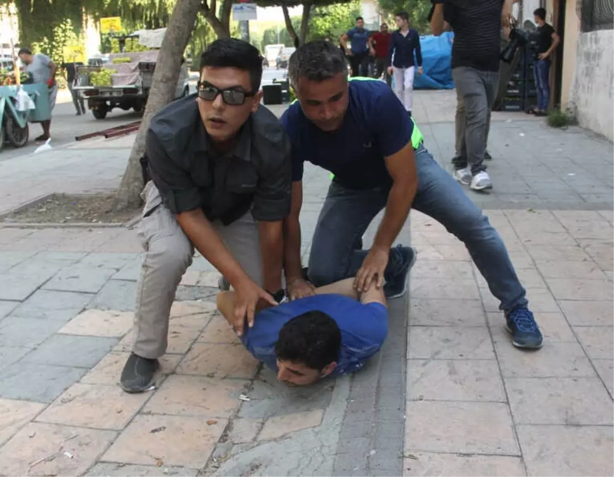 Adana\'da Yapılan \'Suriyeli Uygulaması\' Sokakları Karıştırdı