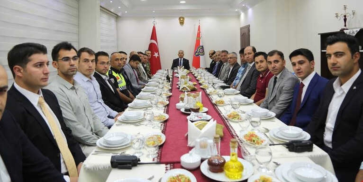 Tayini Çıkan Emniyet Personellerine Veda Yemeği
