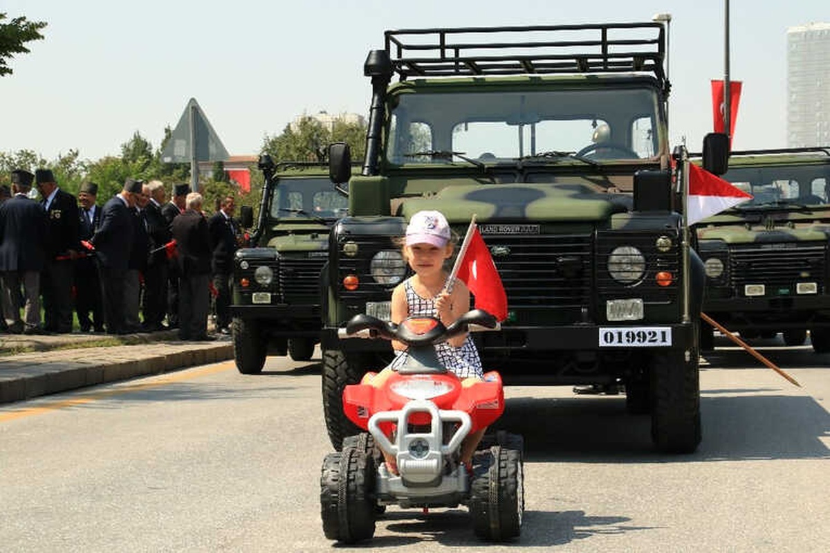 TBMM\'den Eski Meclis Önüne Geçit Töreni Düzenlendi
