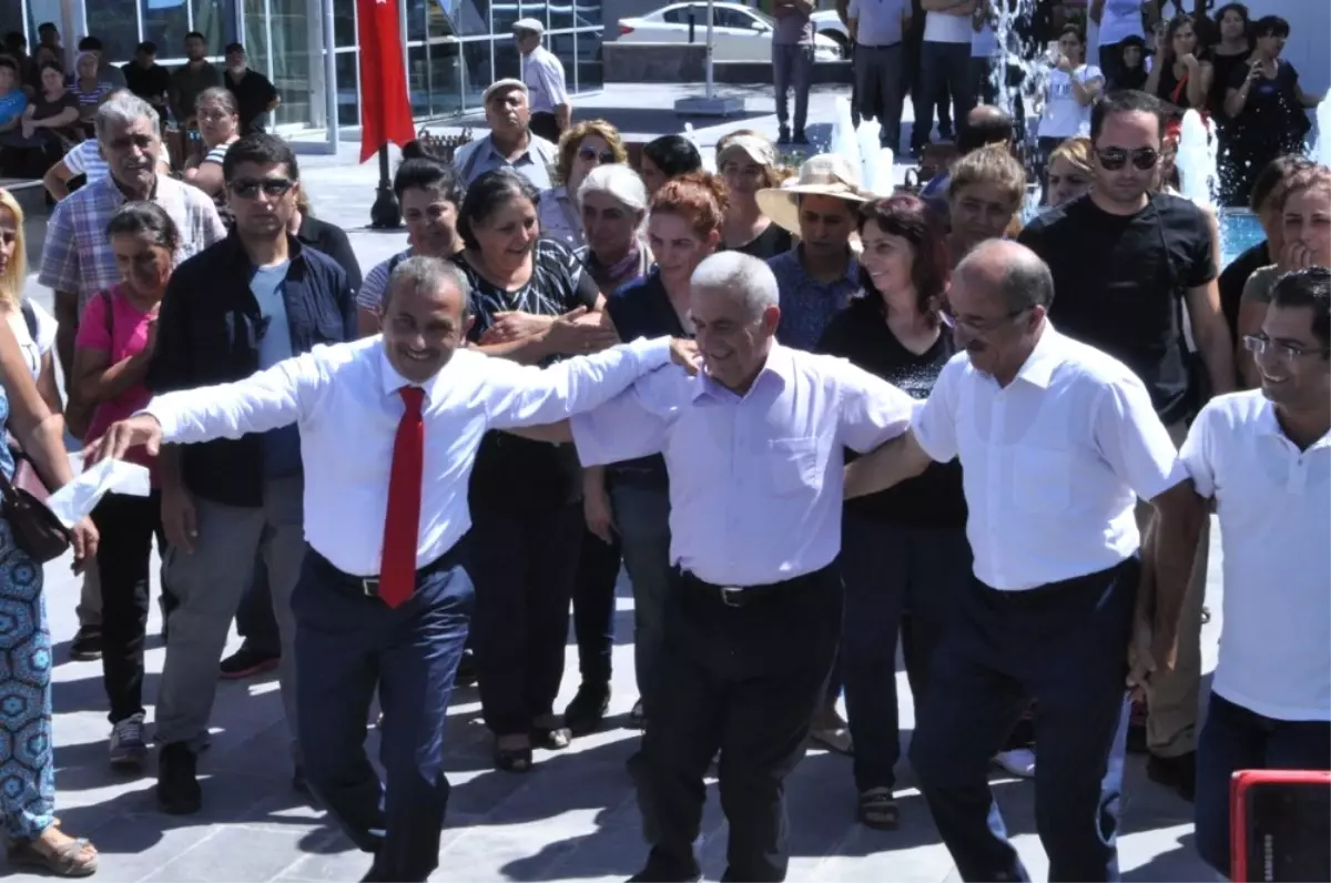 Tunceli\'de Açılış, Çılgın Davulcuyla Şenlendi, Halay Çeken Vali Renk Kattı