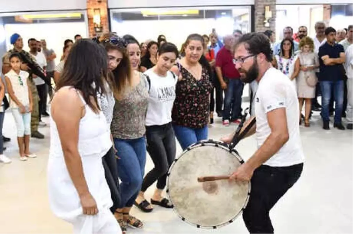 Tunceli\'de Kent Meydanı ve Yeraltı Çarşısı Halaylarla Açıldı