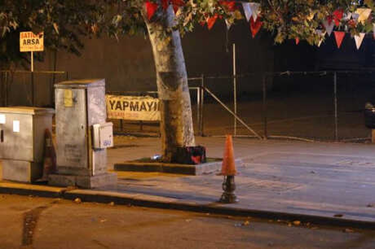 Vali Konağı Karşısında Unutulan Çanta, Fünye ile Patlatıldı