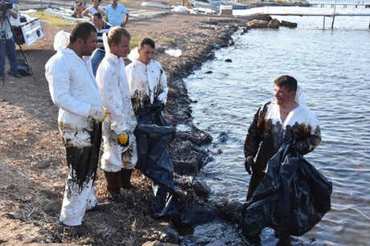 Aliağa ve Foça Sahilinde Ham Petrol Kirliliği (3)