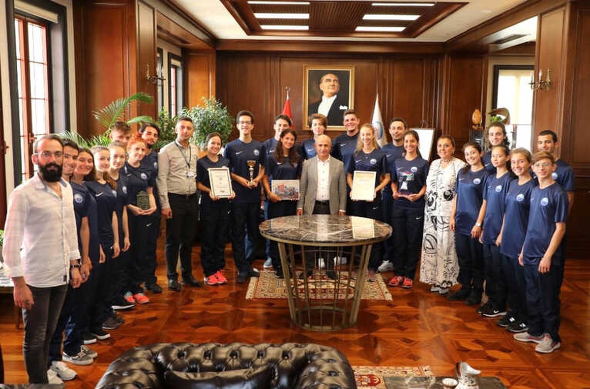 Altınköprü Halk Dansları Topluluğu\'na Büyük Onur
