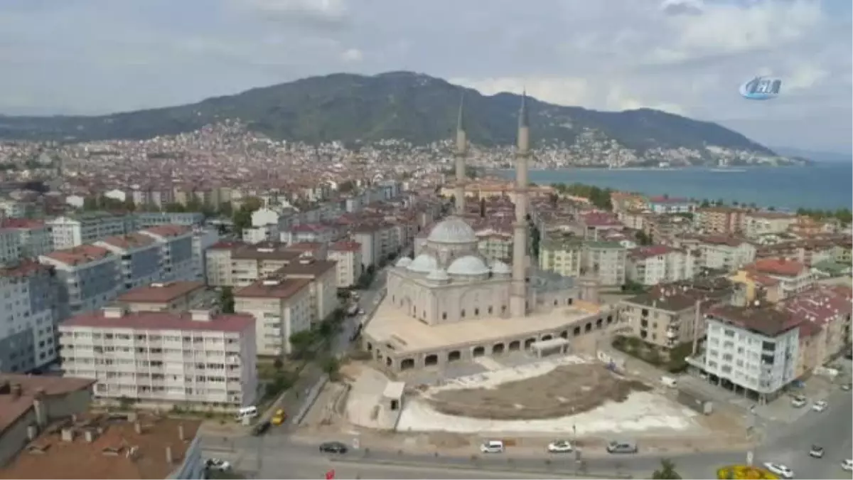 Anı Anda 10 Bin Kişinin Namaz Kılabileceği Cami Havadan Görüntülendi