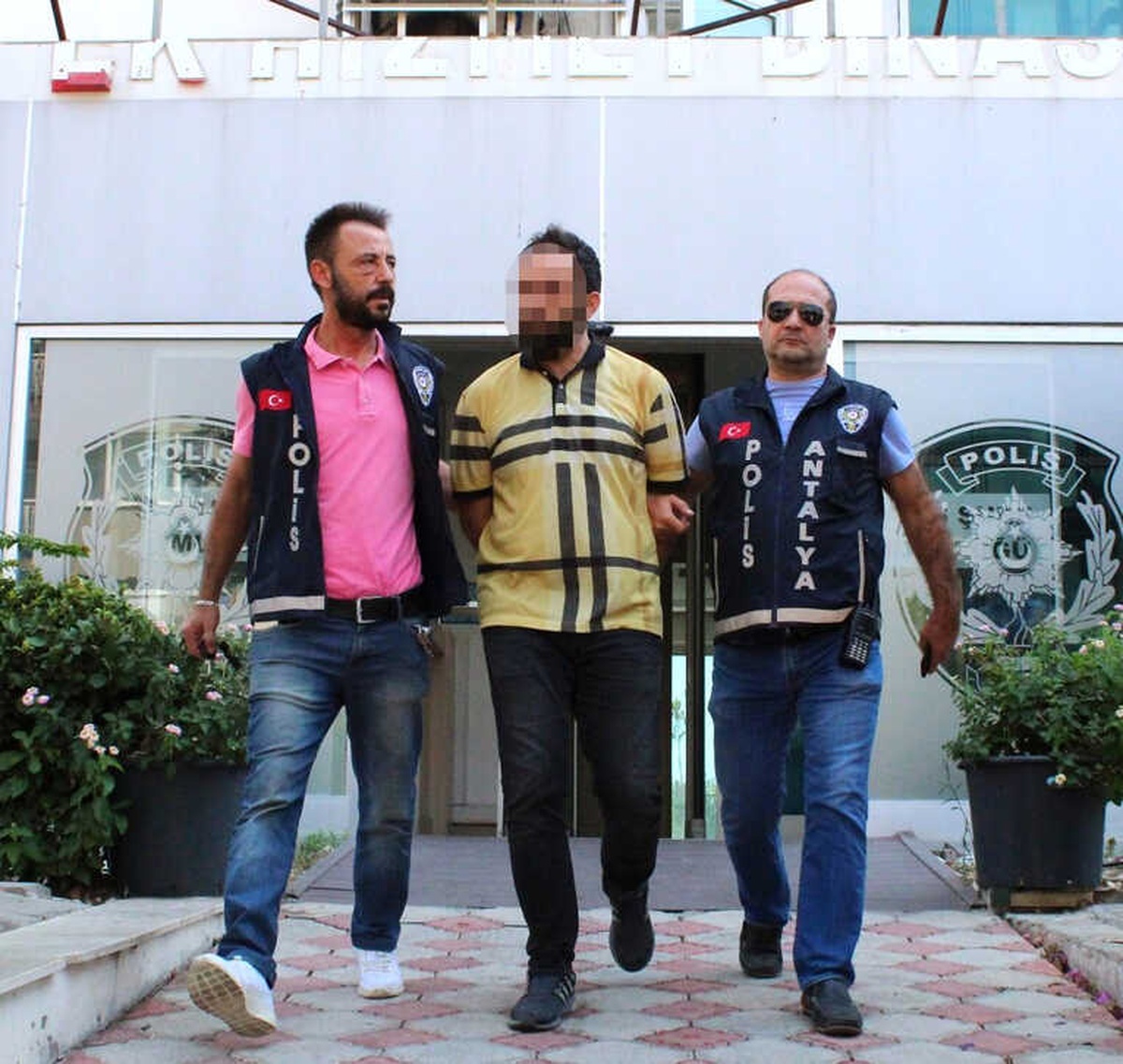 Antalya\'da Zabıt Katibini Öldüren Zanlı Yakalandı