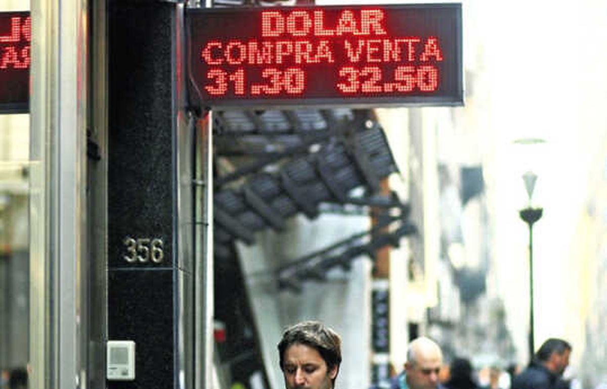 Arjantin\'de Dolar Paniği Yaşanıyor, Faiz 15 Puan Arttı!