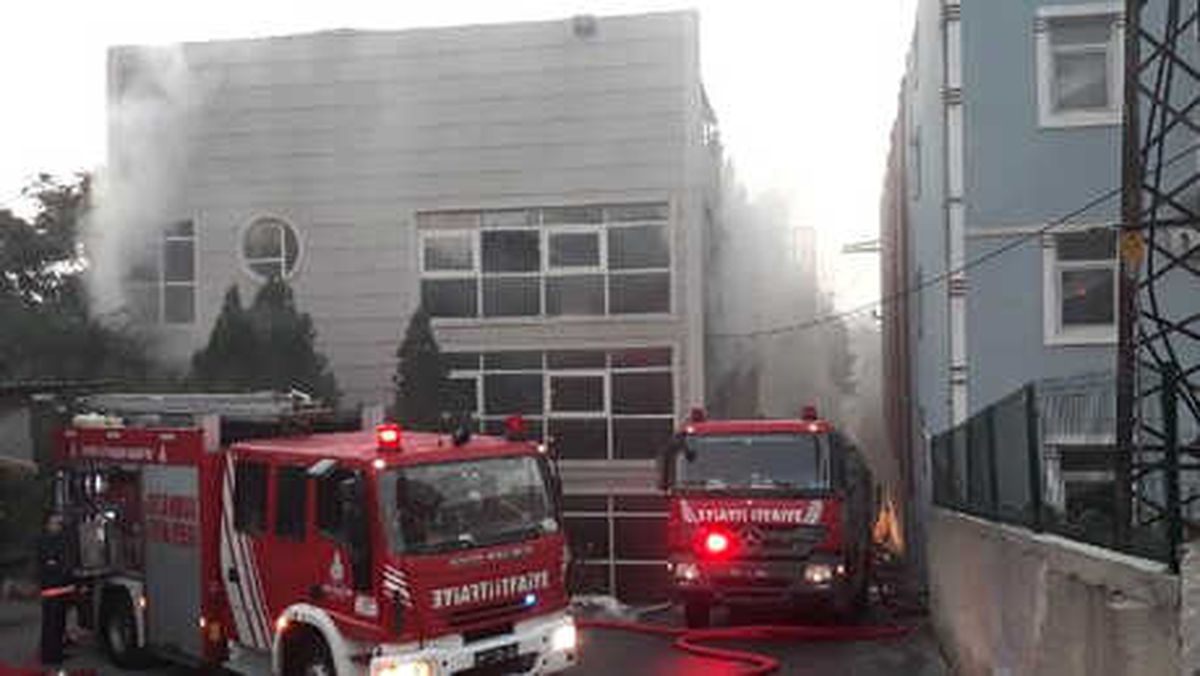Başakşehir\'de Çorap Fabrikasında Yangın-1