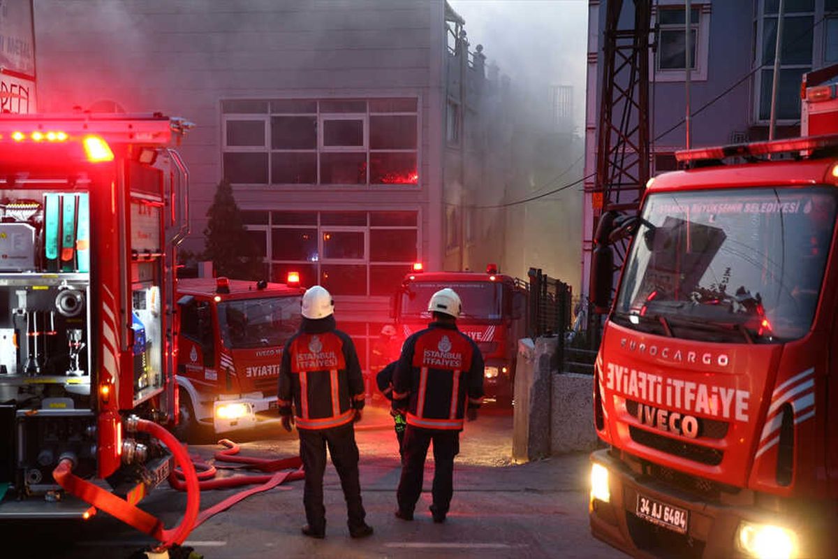 Başakşehir\'de Fabrika Yangını