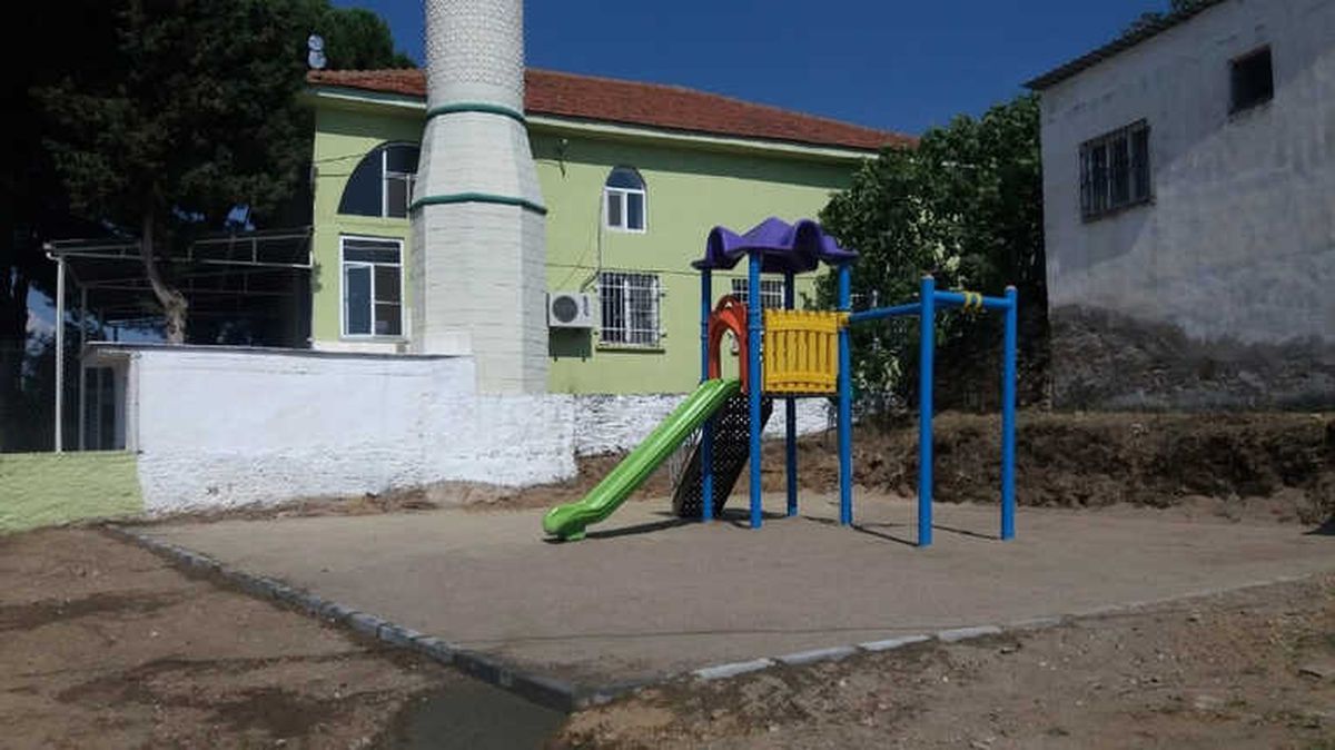 Başkan Özakcan, Kuloğulları Mahallesi\'nin Çocuklarını Sevindirdi