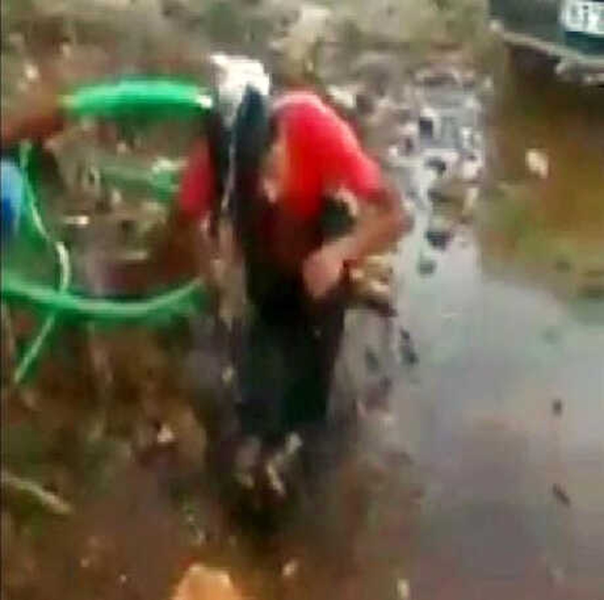Çocuğun Hortumla Üzerine Su Tutulup, Dövülmesine Tepki