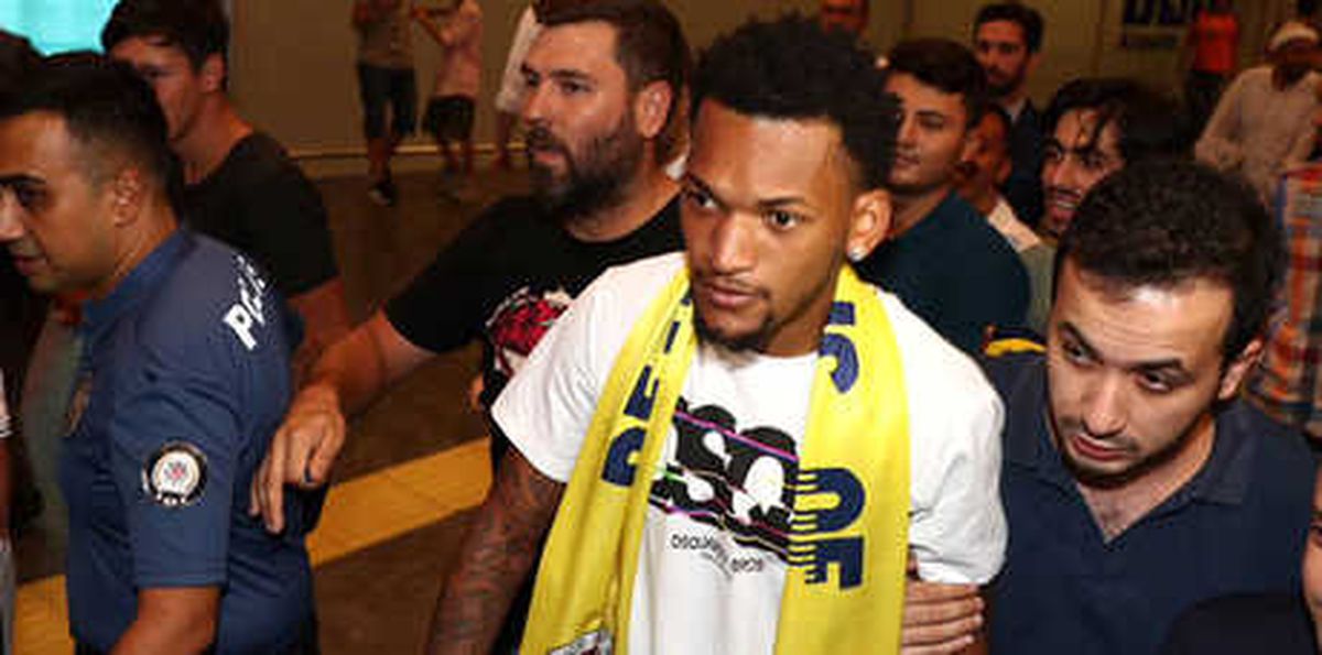 Fenerbahçe\'de Jailson Marques İstanbul\'a Geldi