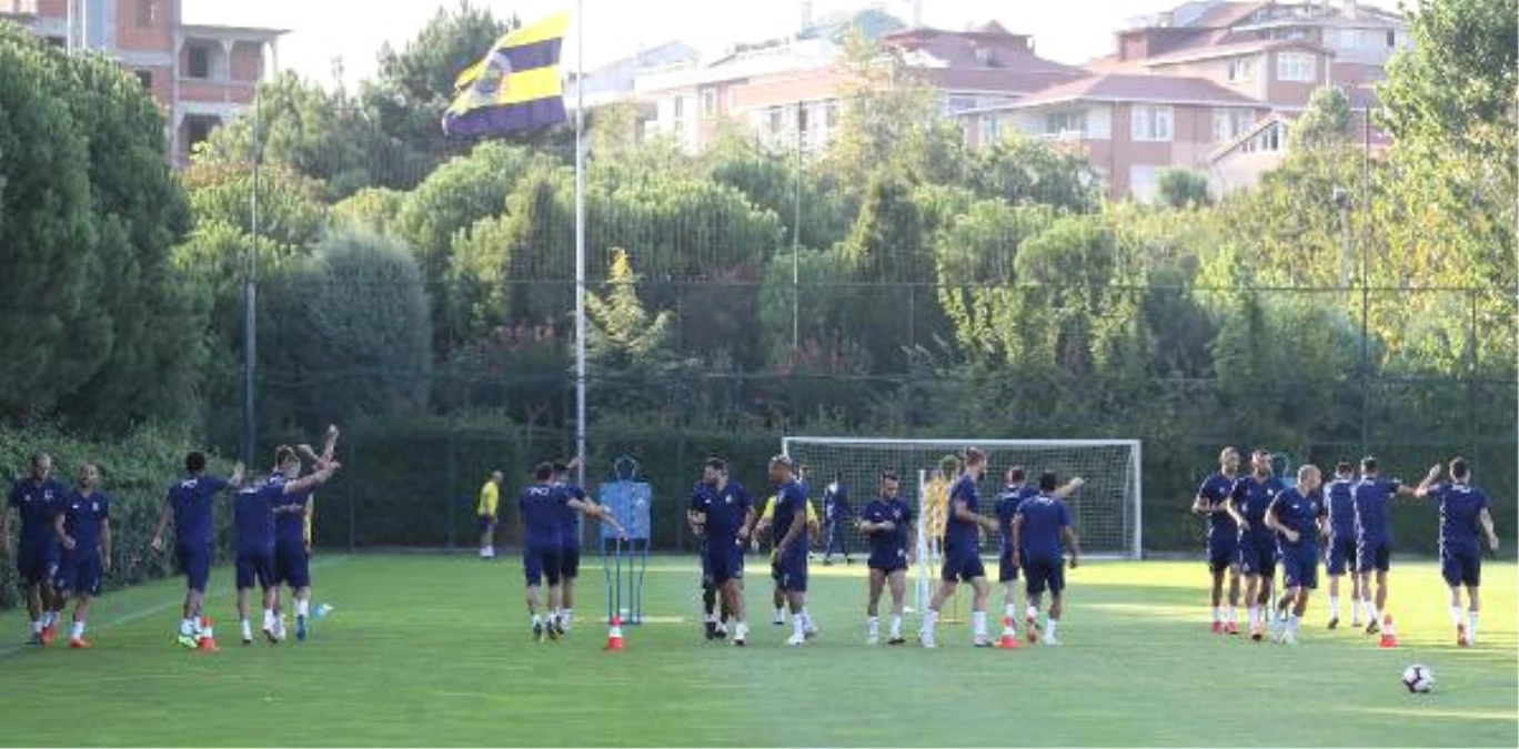 Fenerbahçe\'de Yeni Transfer Antrenmana Çıktı