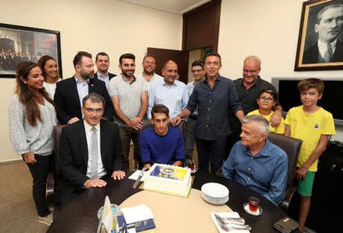 Fenerbahçe, Ömer Faruk Beyaz ile Profesyonel Sözleşme İmzaladı