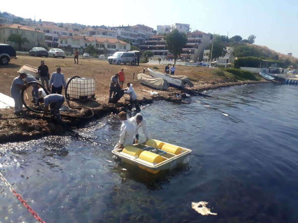 Foça\'da Ağır Yakıt Sızıntısı
