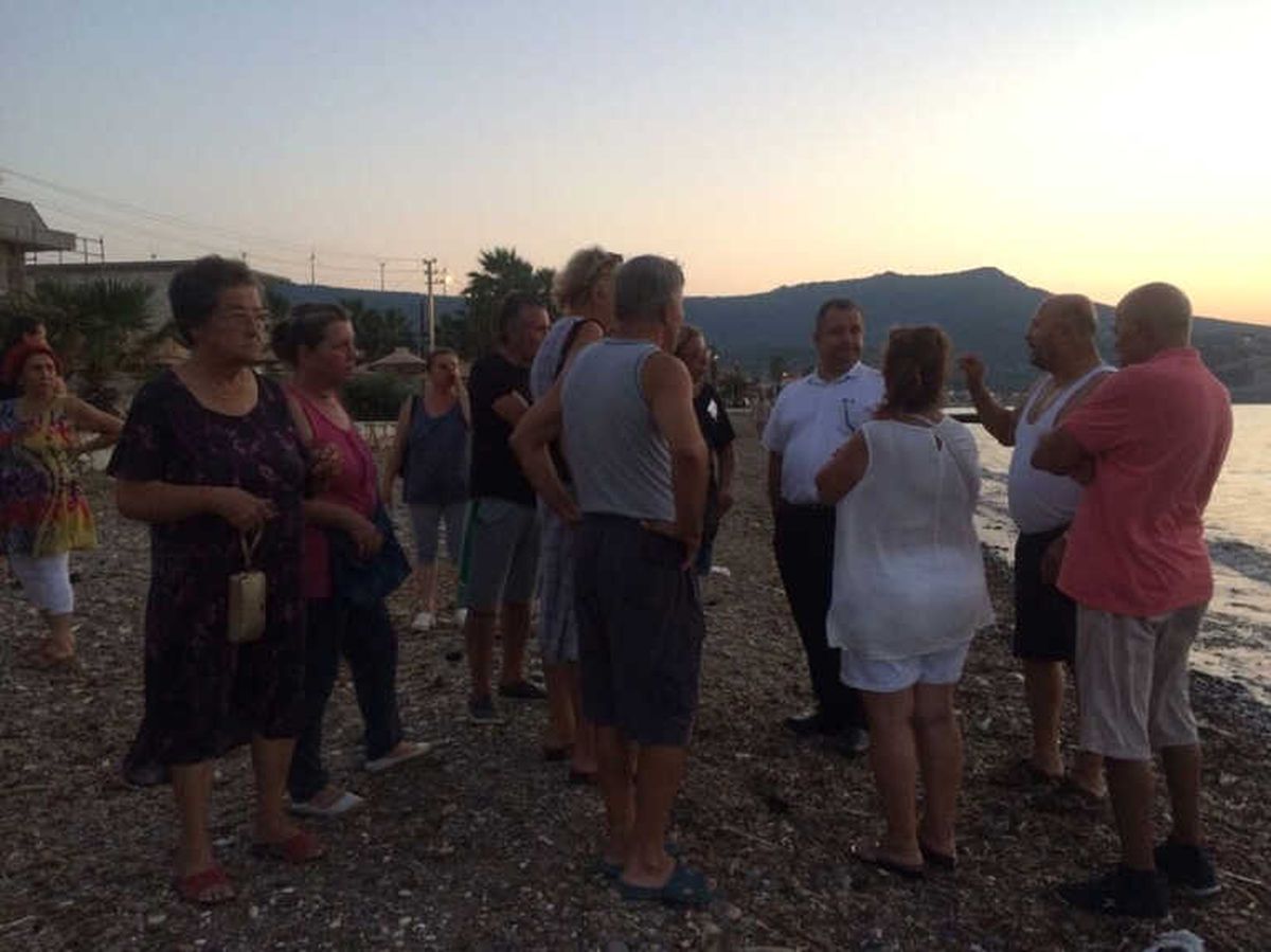 Foça\'da Petrol Kirliliği Paniği