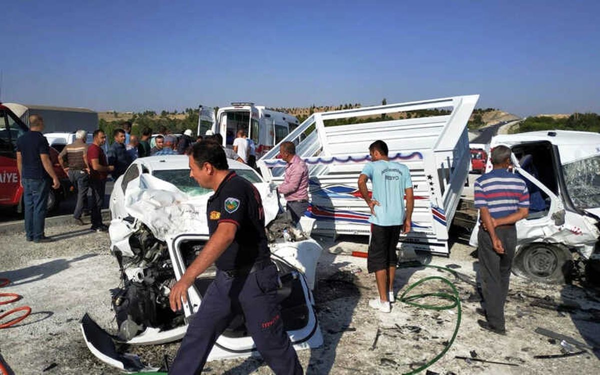 İki Araç Çarpıştı: 1 Ölü, 1 Yaralı