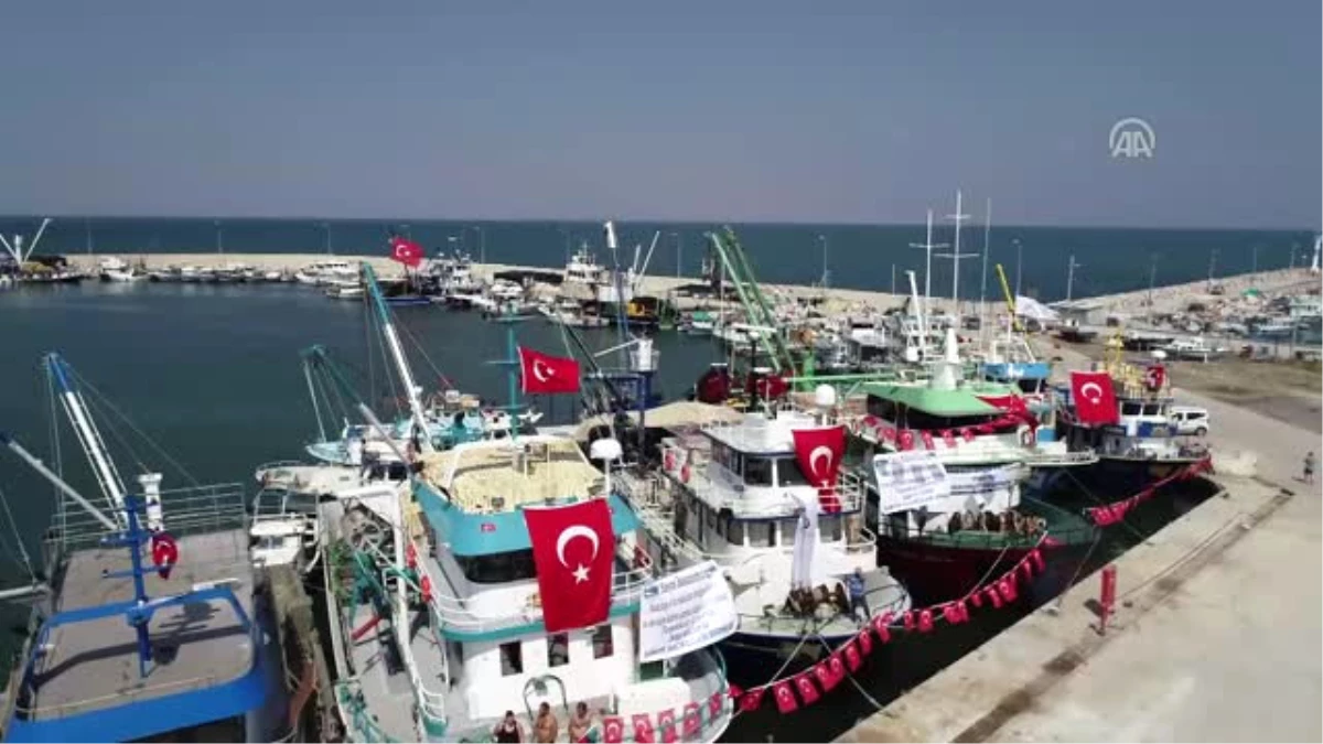 İzmir\'de Balıkçılar Törenle "Ava" Uğurlandı