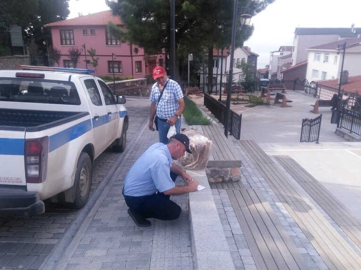 İzmit Zabıtası\'ndan 51 Seyyar Satıcıya İşlem