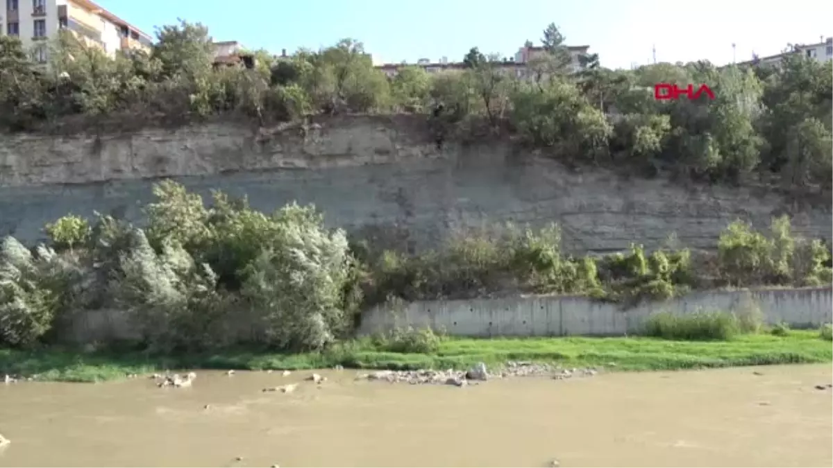 Karabük Uçurumdaki Kedisini Kurtarmak İsterken Mahsur Kaldı