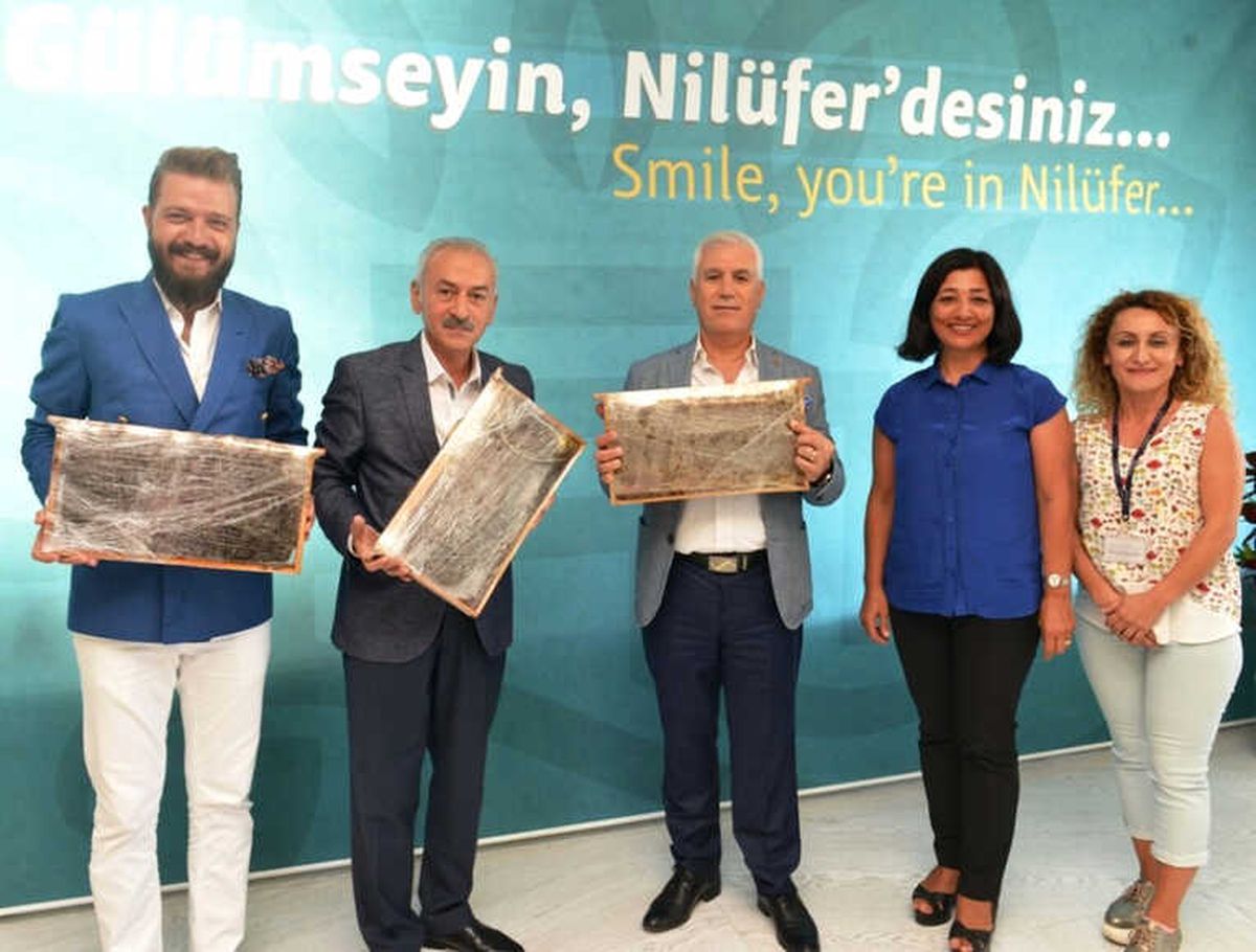 Kent Bostanları\'nda Bal Üretildi