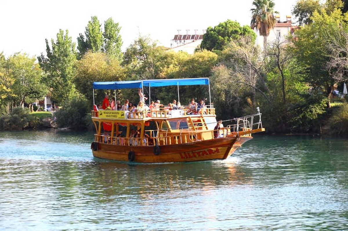 Manavgat Belediyesi\'nin Nehir Otobüsü Rekora Koşuyor