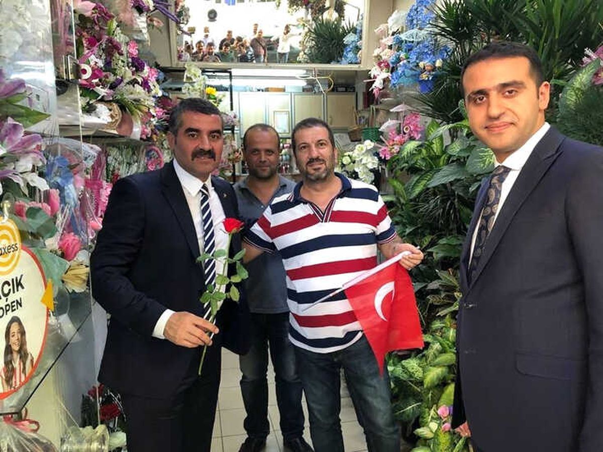 MHP\'den 5 Bin Bayrak Dağıtımı