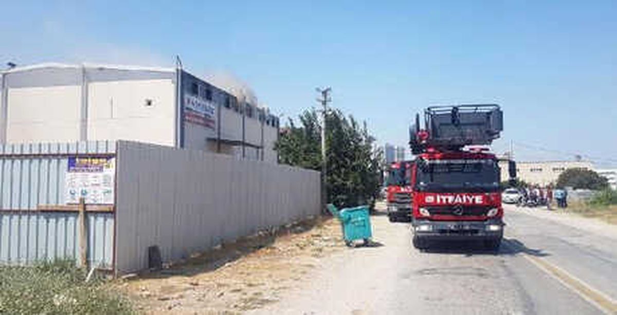 Mobilya ve Dekorasyon Atölyesindeki Yangın Korkuttu