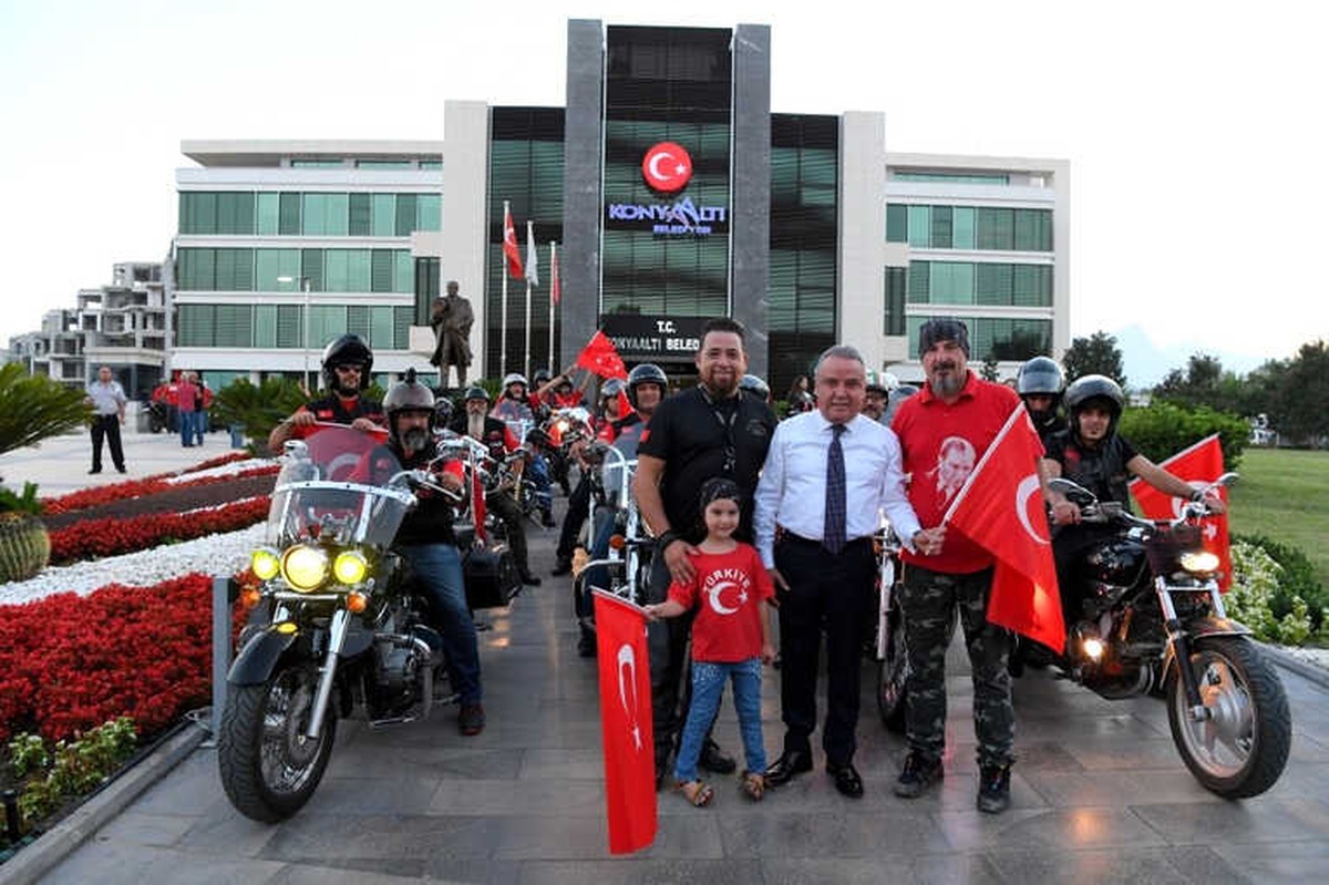 Motosikletçiler, Zafer Bayramı İçin Toplandı