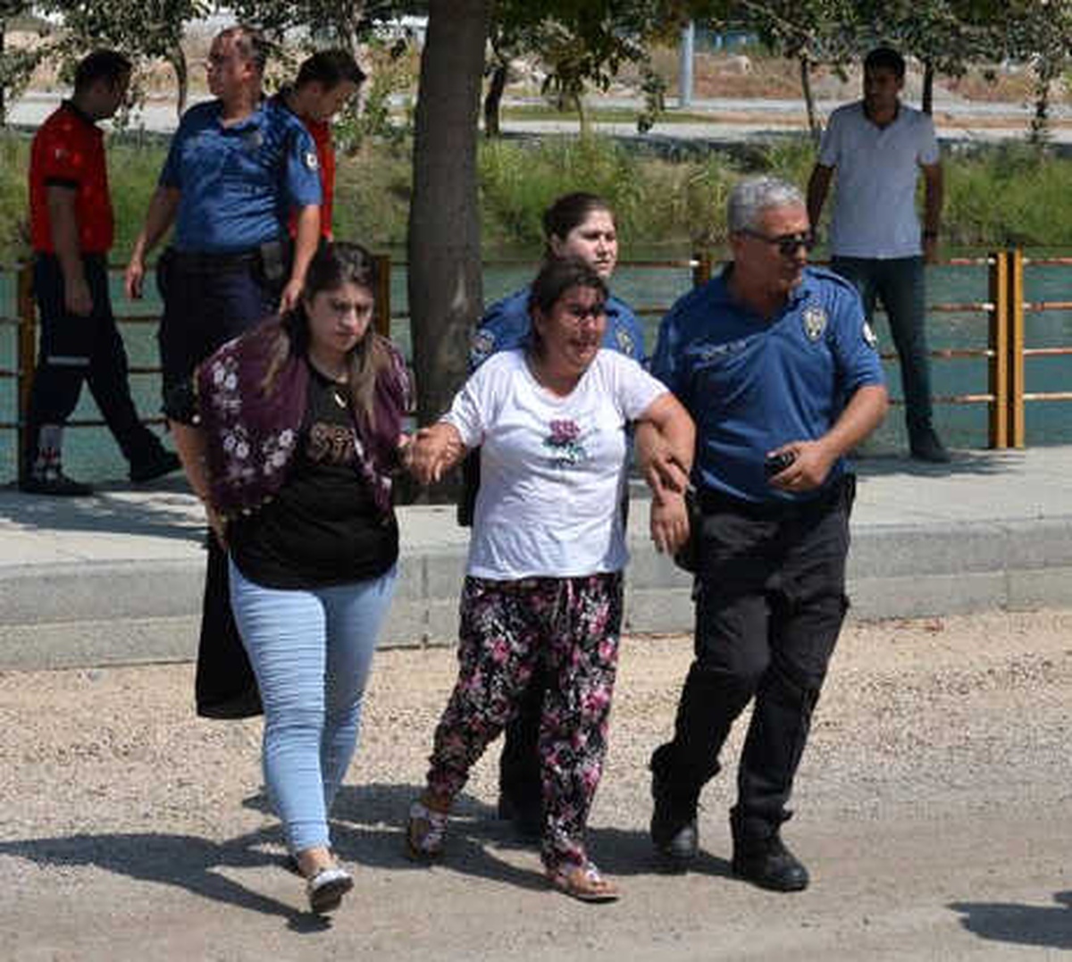 Oğlu Kanalda Kaybolan Annenin Feryadı Yürek Burktu