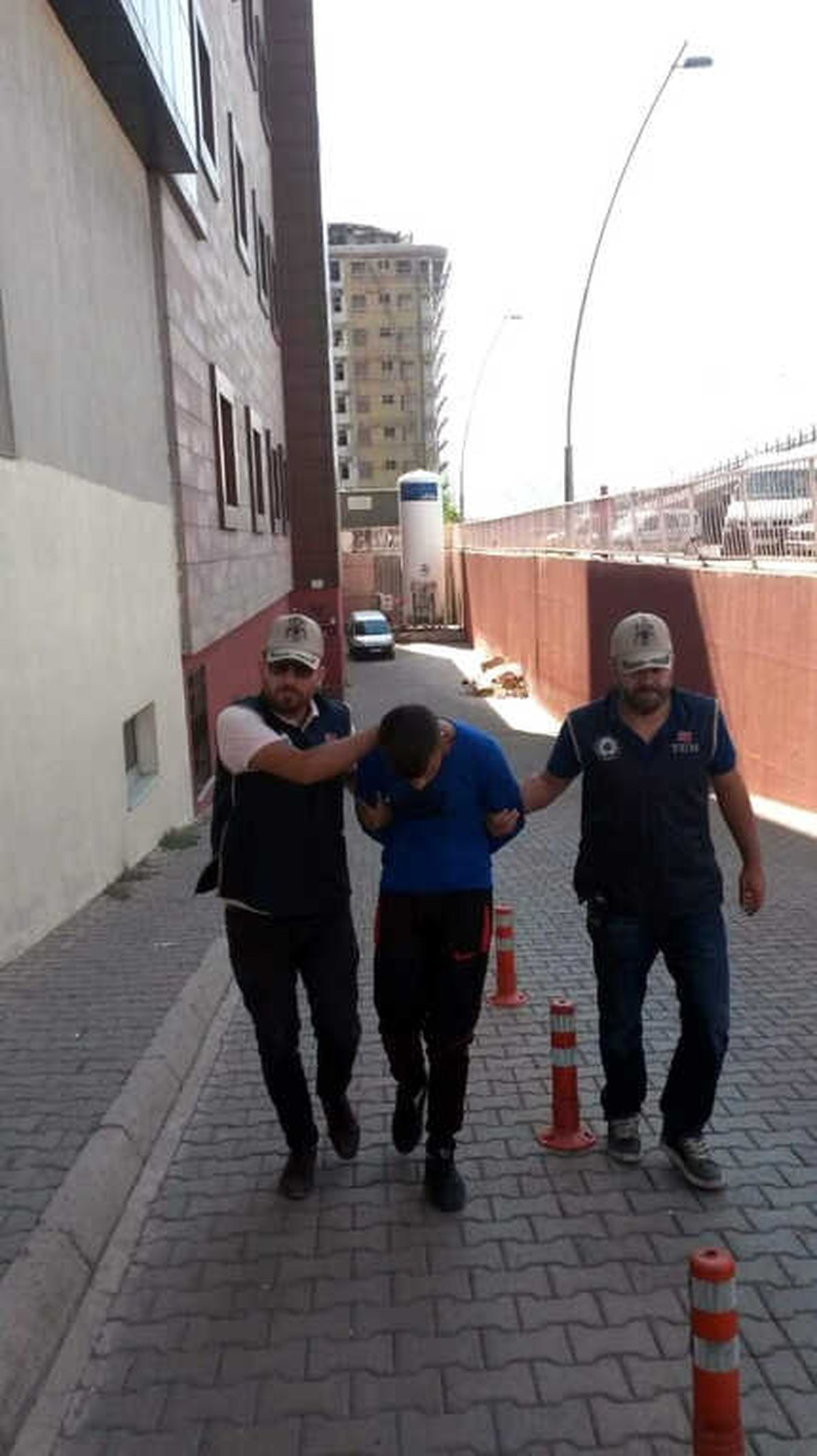 PKK\'nın Üst Düzey Yöneticisinin Yakın Koruması Adliyeye Sevk Edildi
