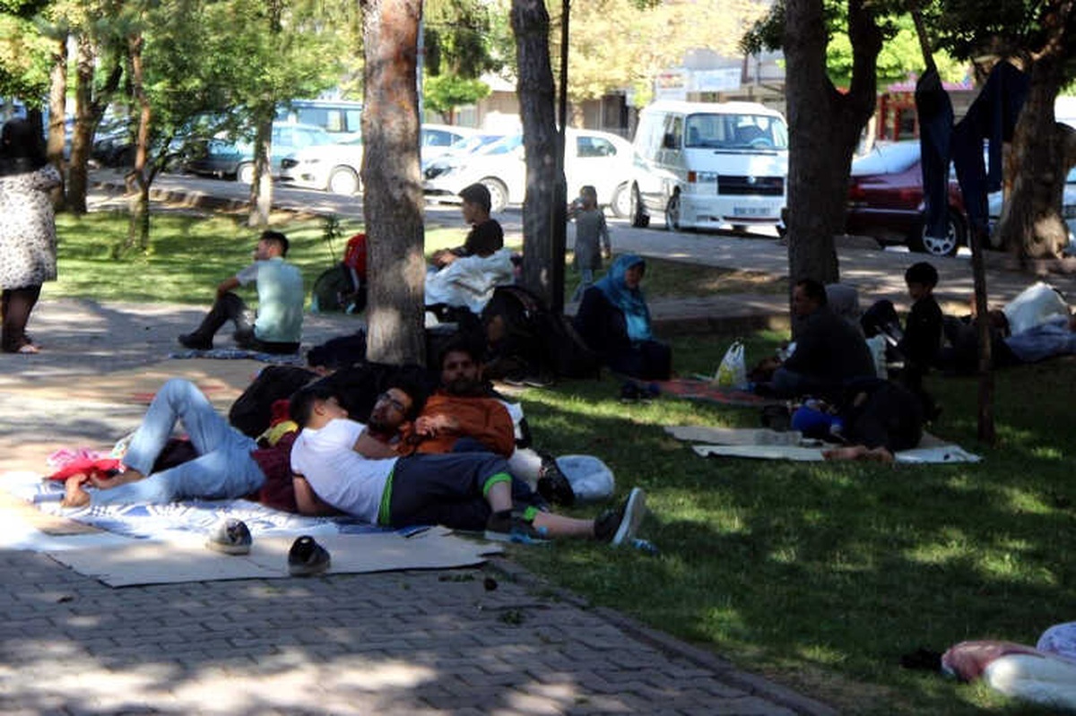 Savaştan Kaçarak Kayseri\'ye Gelen Afgan Mültecilere Devlet Sahip Çıktı