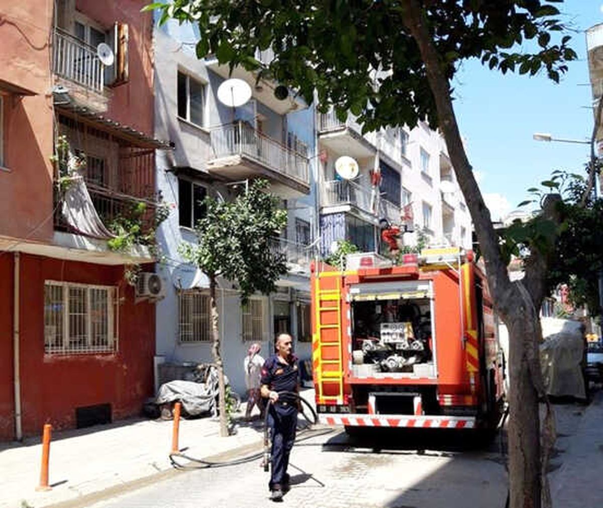 Sinirlerine Hakim Olamayan Kadın Evi Yaktı