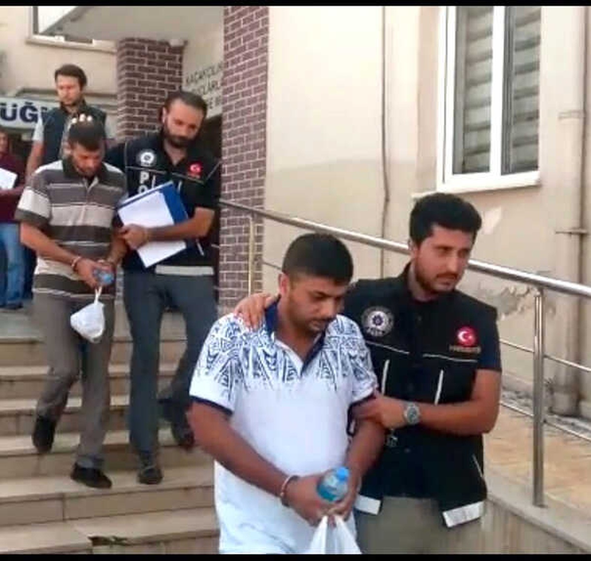 Sosyal Medya Paylaşımları Ele Verdi, 5 Kilo Esrarla Yakalandı