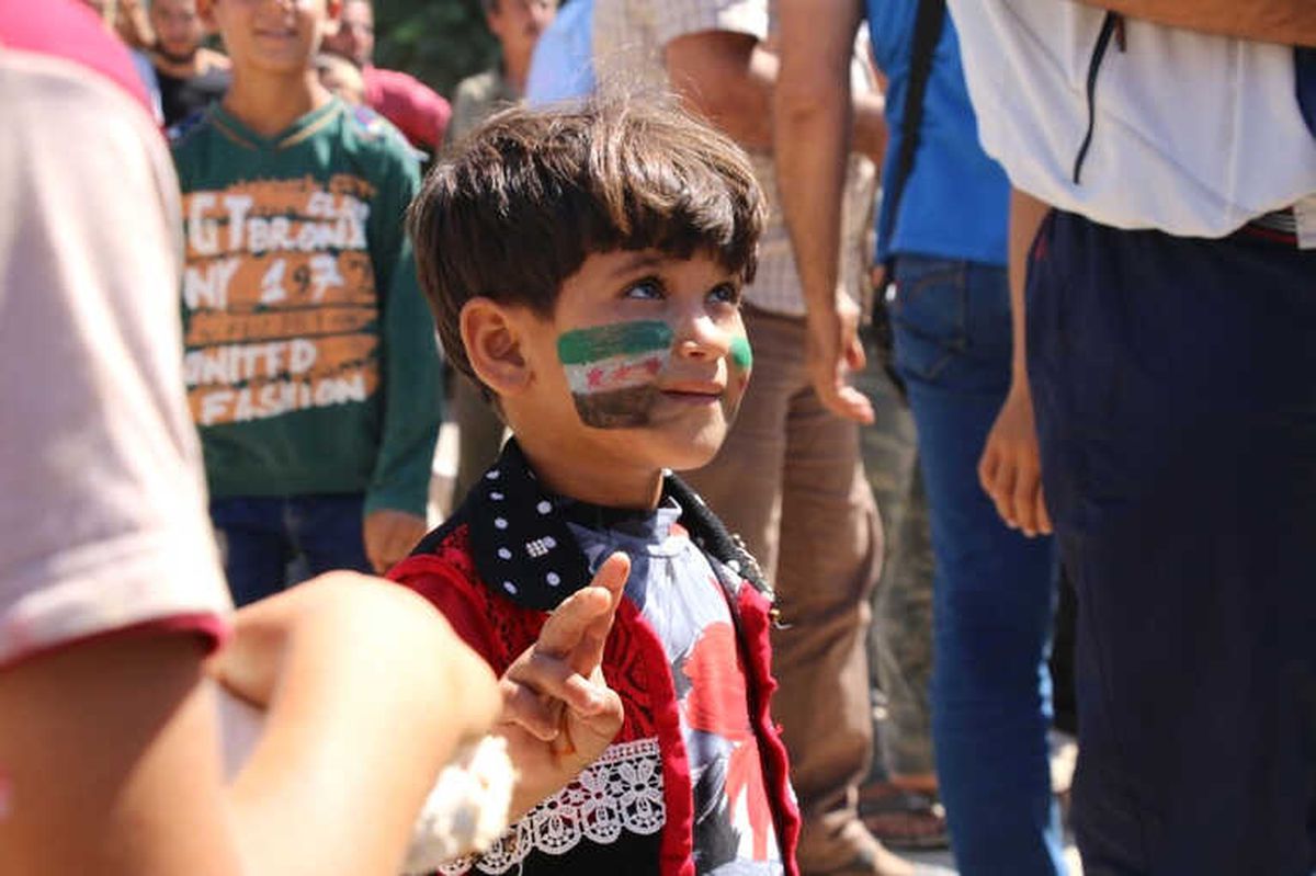Suriyeliler\'den İdlib İçin Protesto