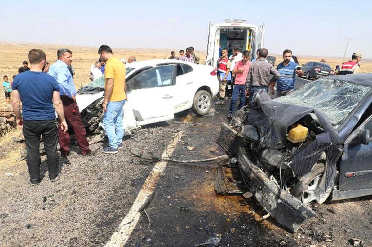 Trafik Kazası: 1 Ölü, 2\'si Ağır 9 Yaralı
